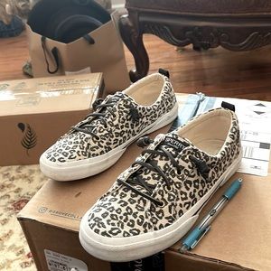 Leopard leisure shoes, size 9